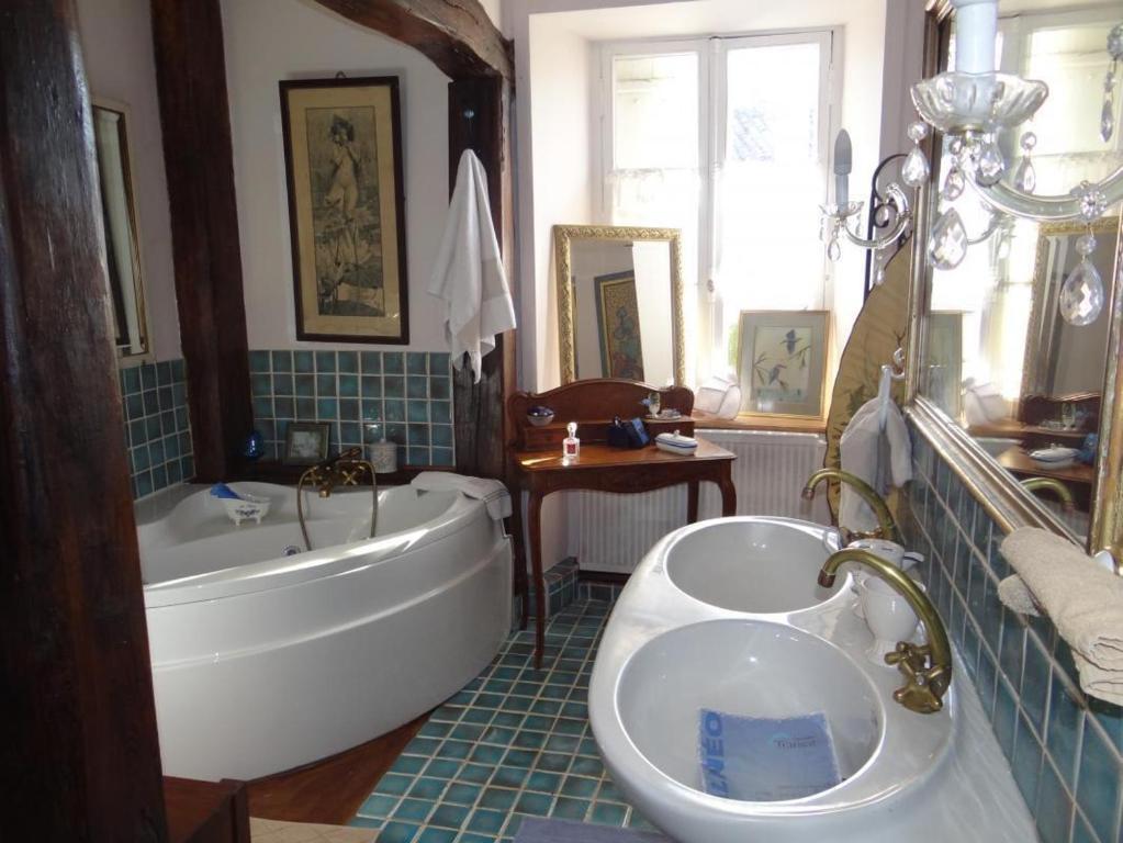 Bed and Breakfast Domaine De La Dame De Lauriere Solignac Zimmer foto
